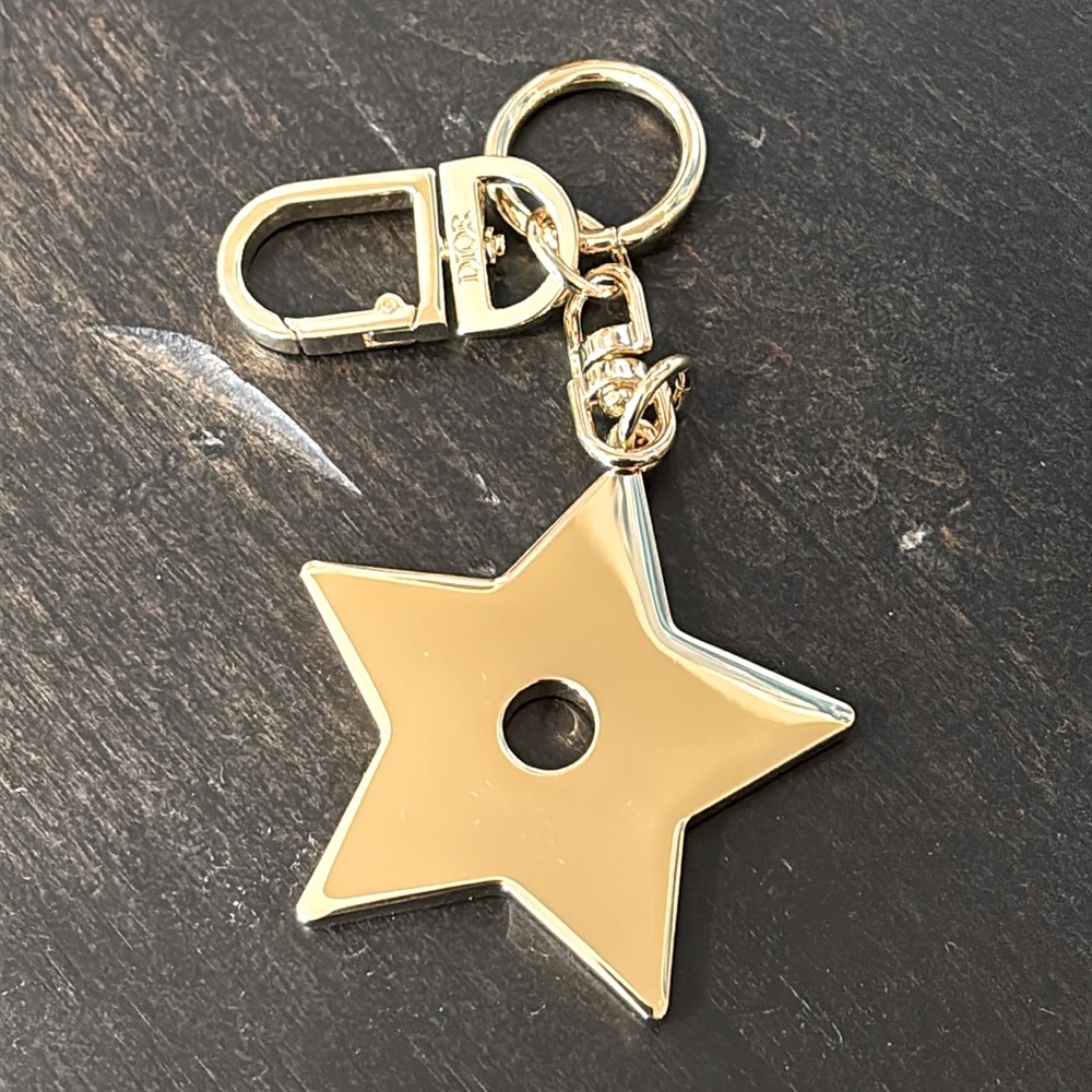 ⭐️DIOR Perfumable Star Keyring *Limited Edition* - Picture 2 of 4